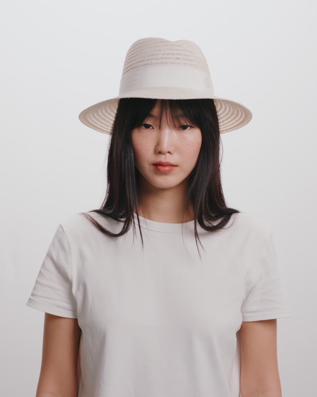 Load video: Virginie