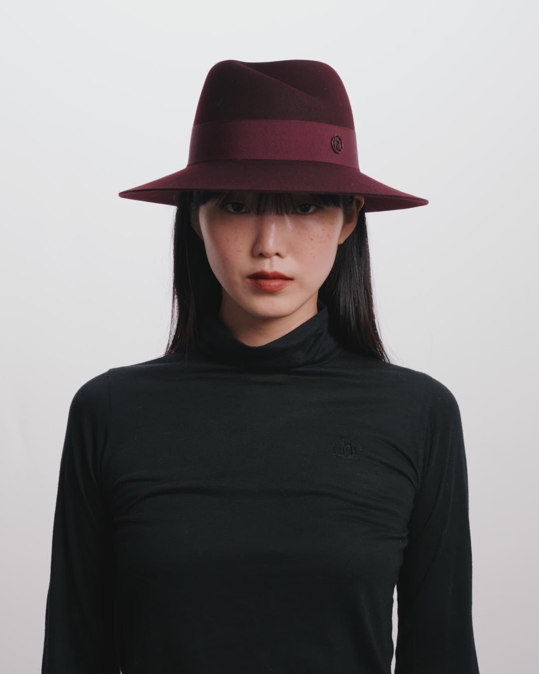 Load video: Virginie