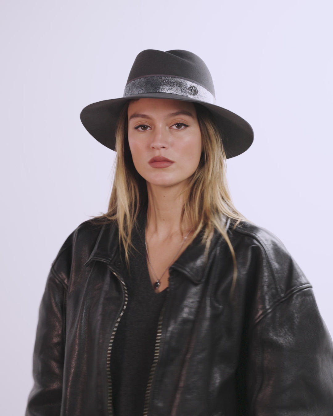 Load video: Virginie