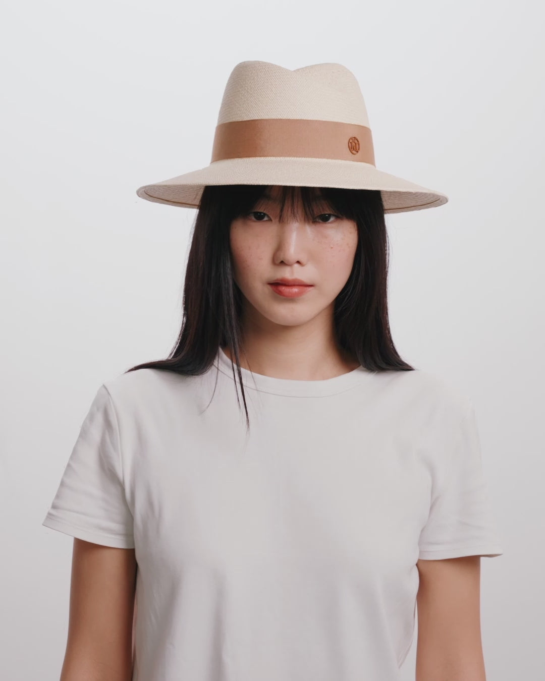 Load video: Virginie