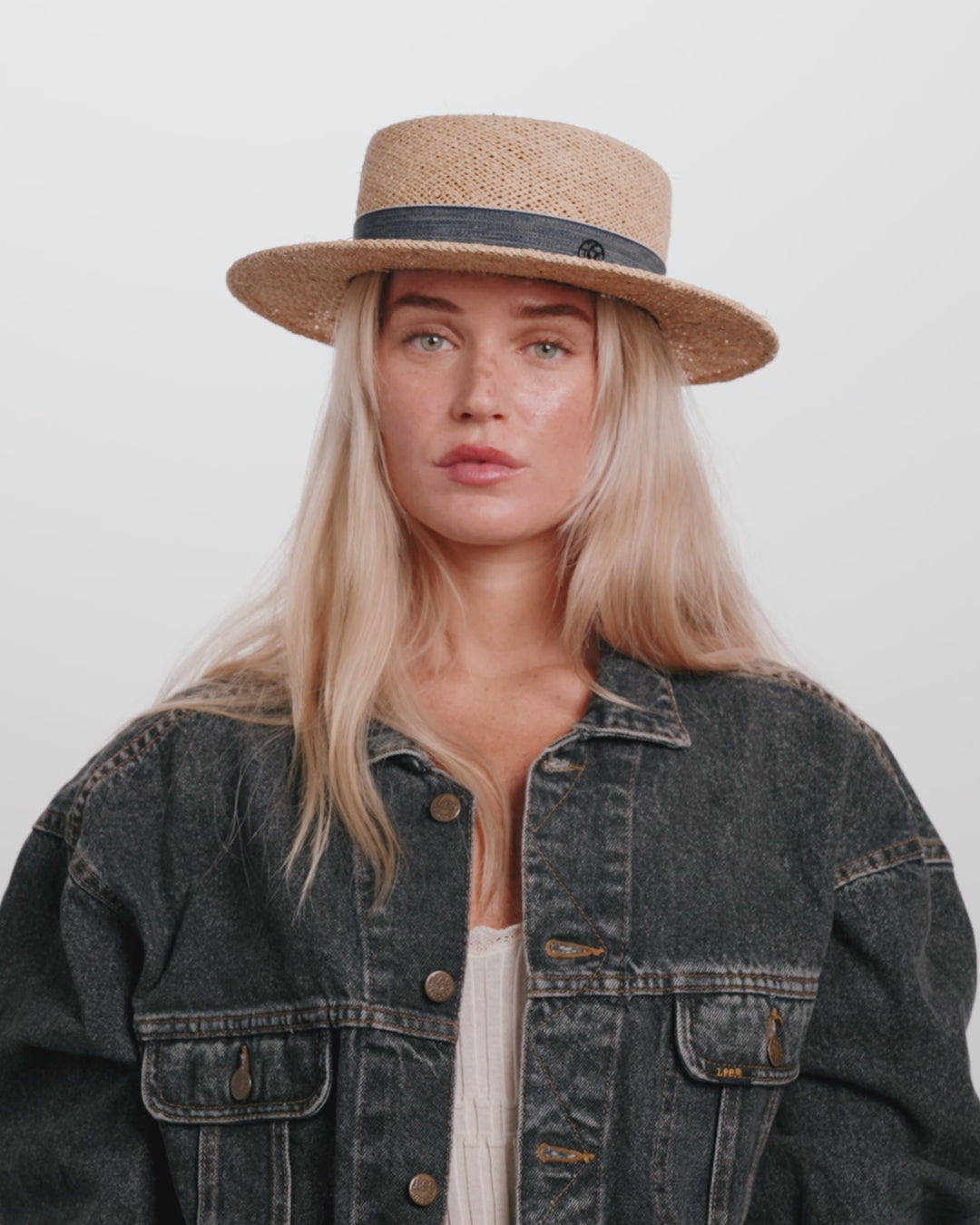 Charger la vidéo : Kiki