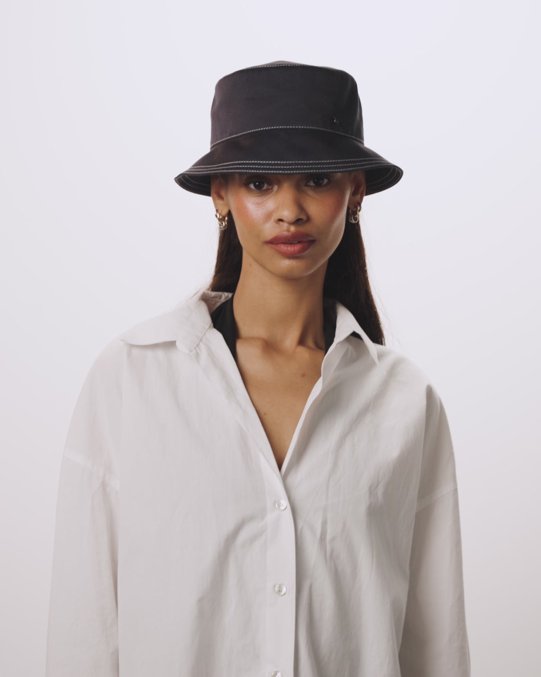 Load video: Capucine