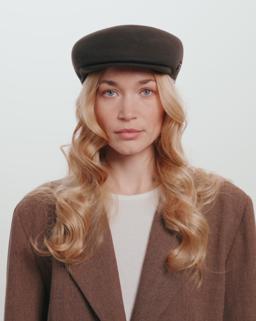 Load video: Oliver