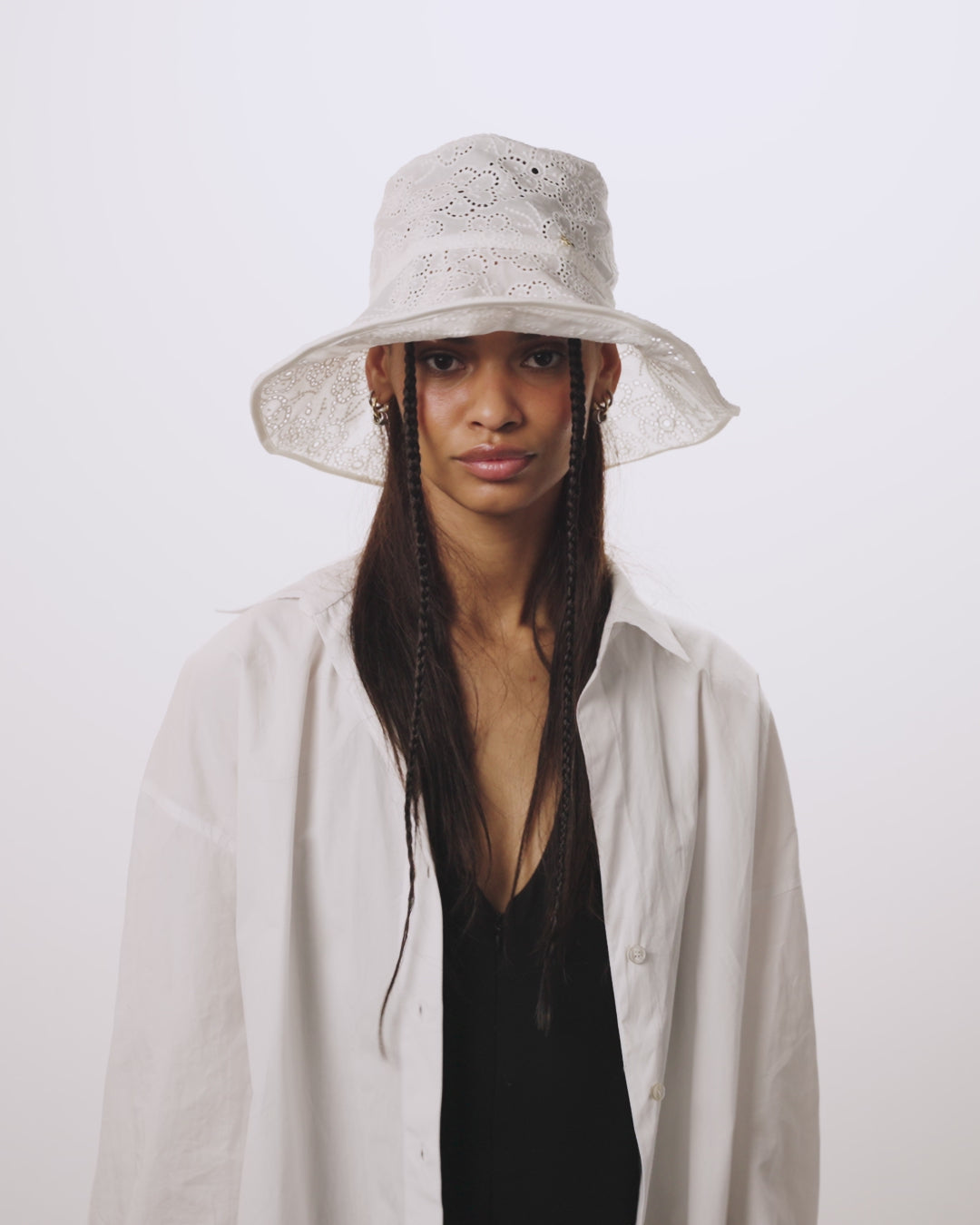 Load video: Isabella