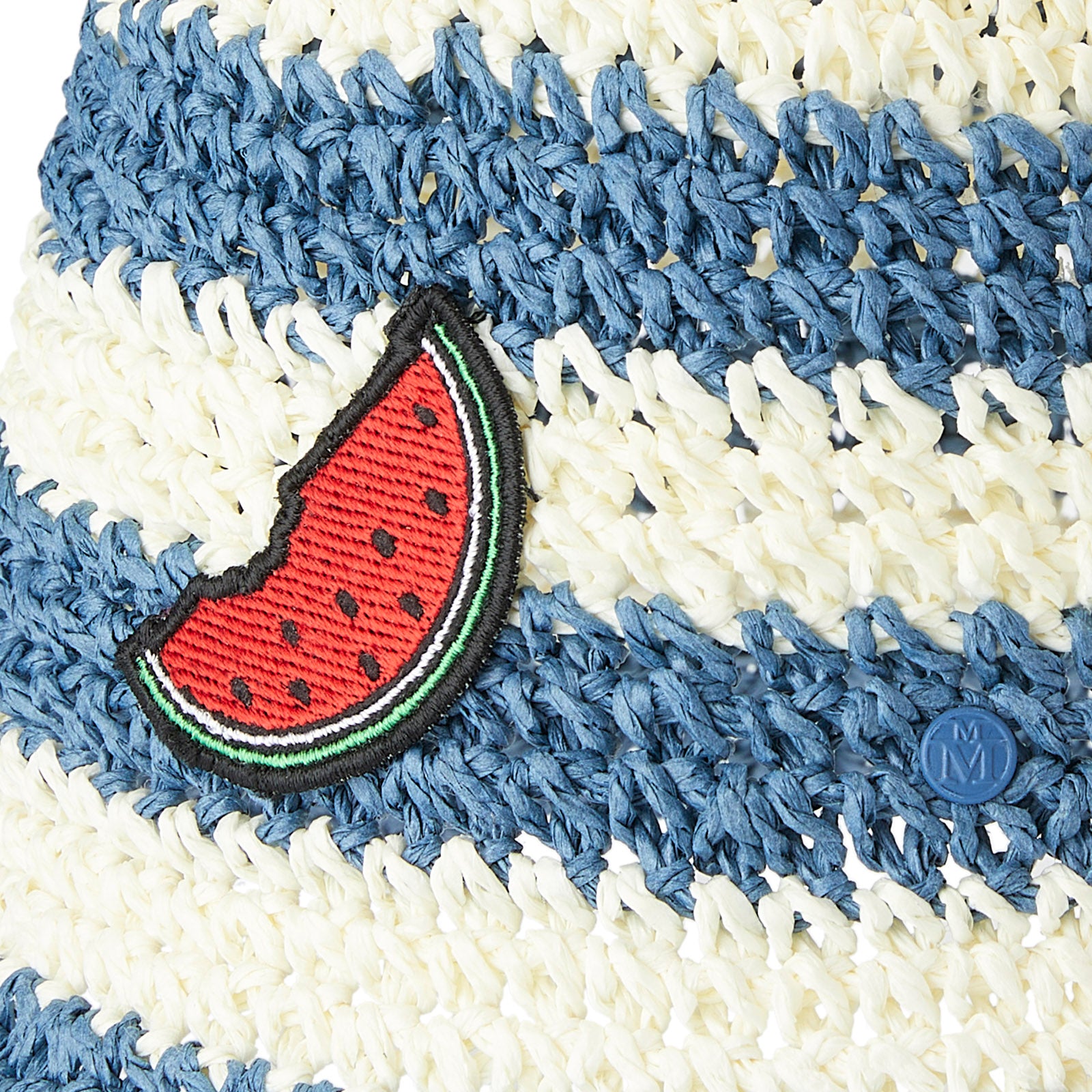 Pablo - Cloche en paille papier crochetée bleue et blanche avec un patch pastèque.