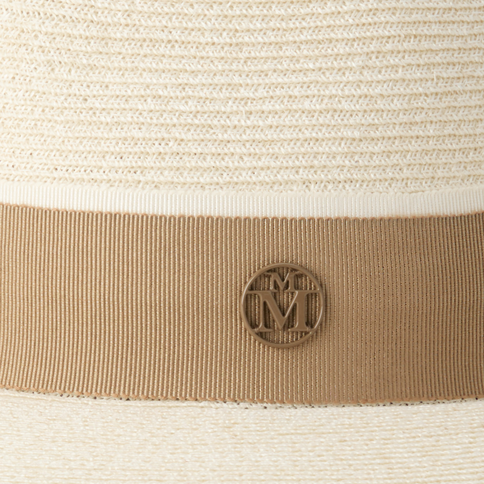 Fedora en paille naturelle avec un ruban beige