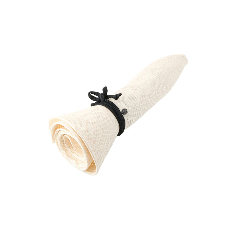 Fedora in foldable natural straw and a black ribbon