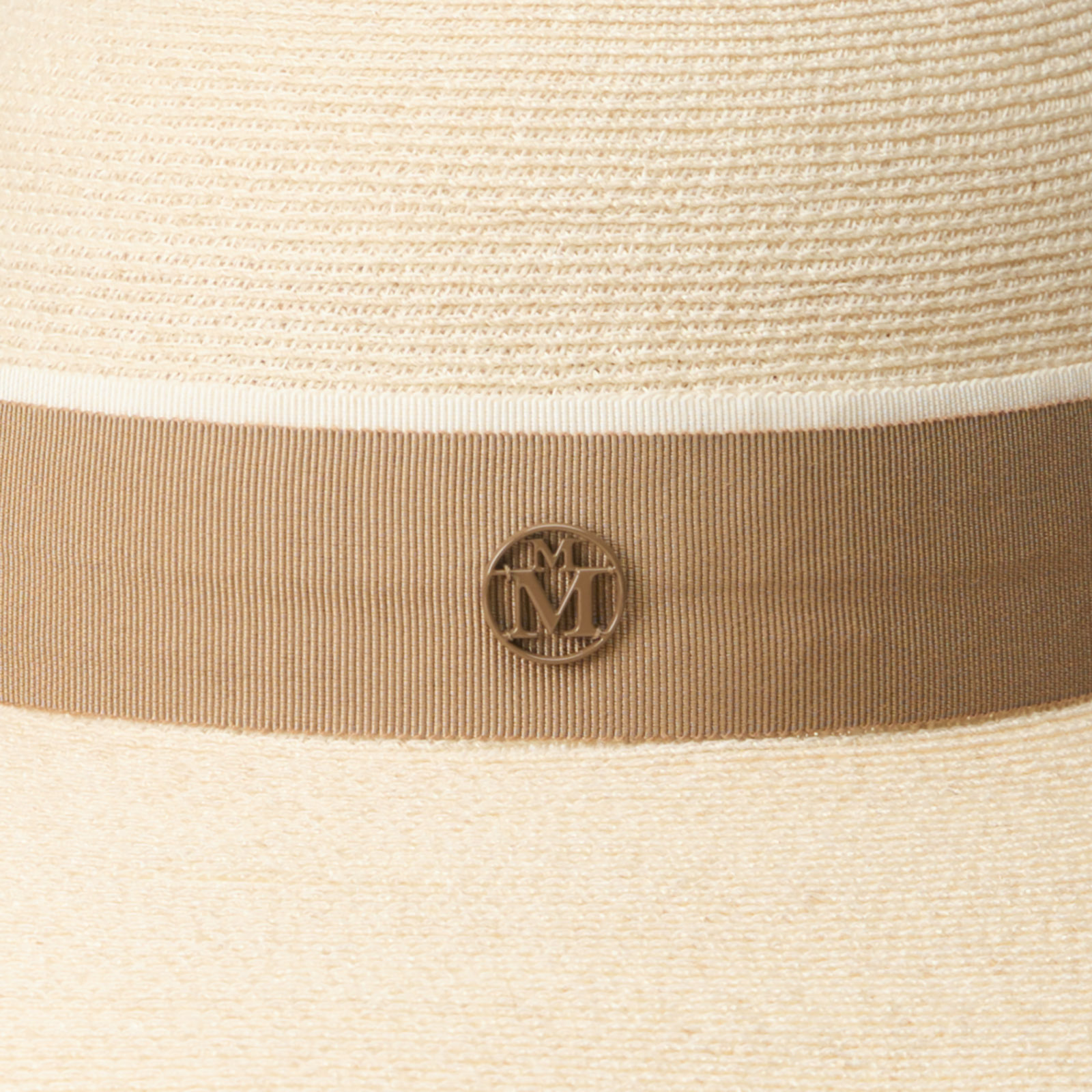 Capeline en paille naturelle avec un ruban beige