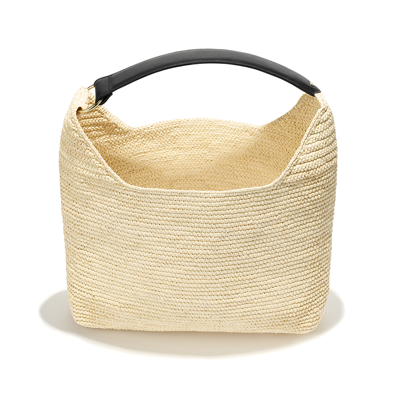 Basket bag in crocheted straw