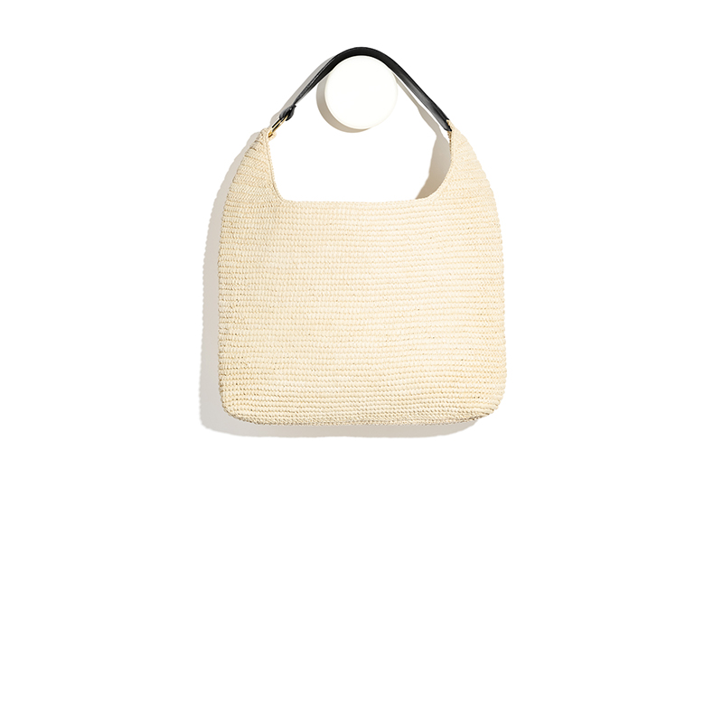Basket bag in crocheted straw