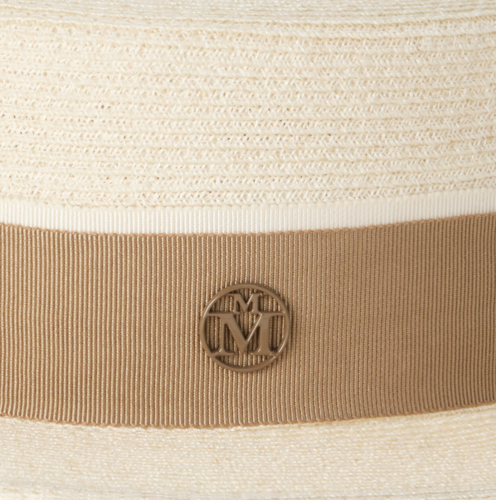 Chapeau canotier en paille naturelle avec un ruban beige