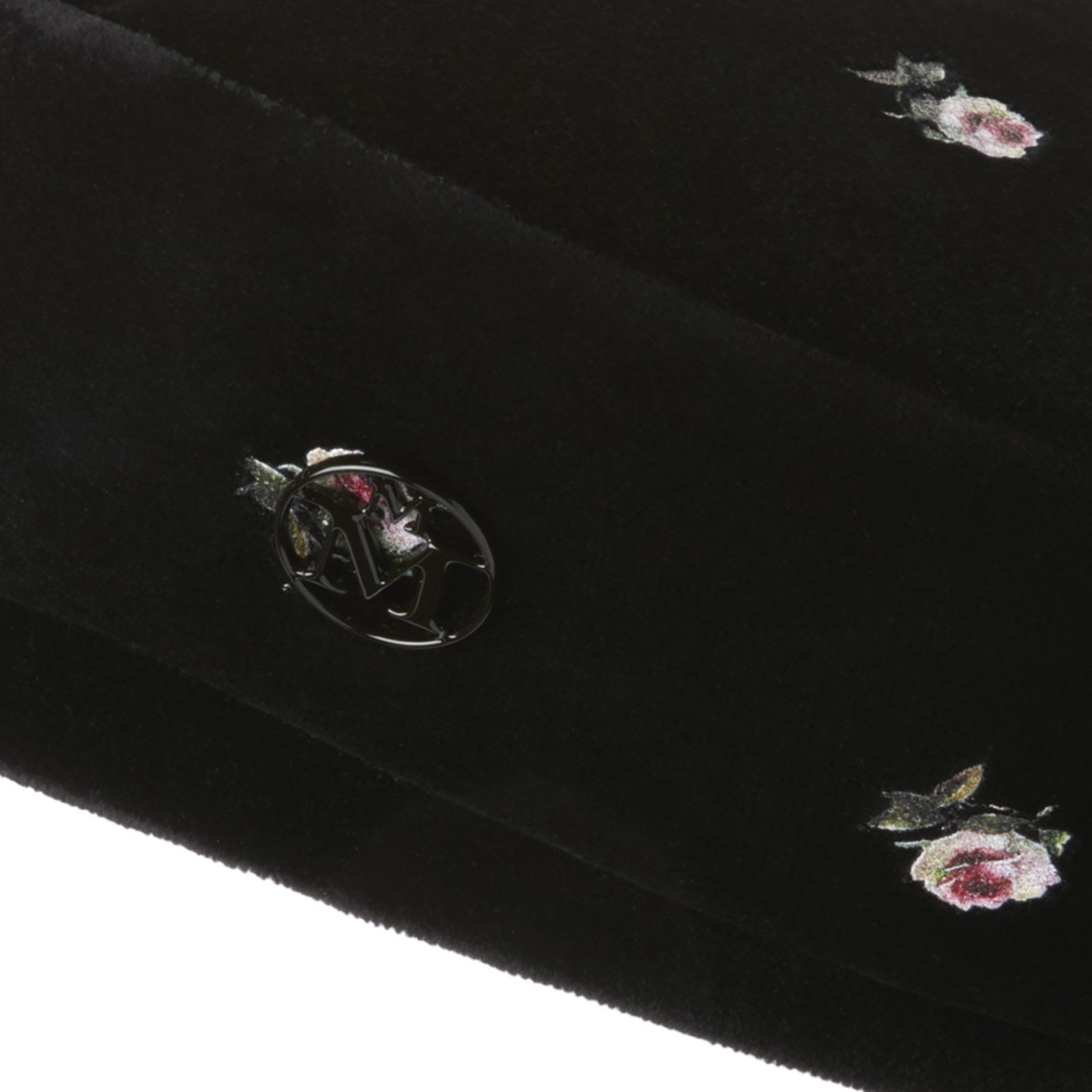 Beret in black velvet embellished with rose printed patterns