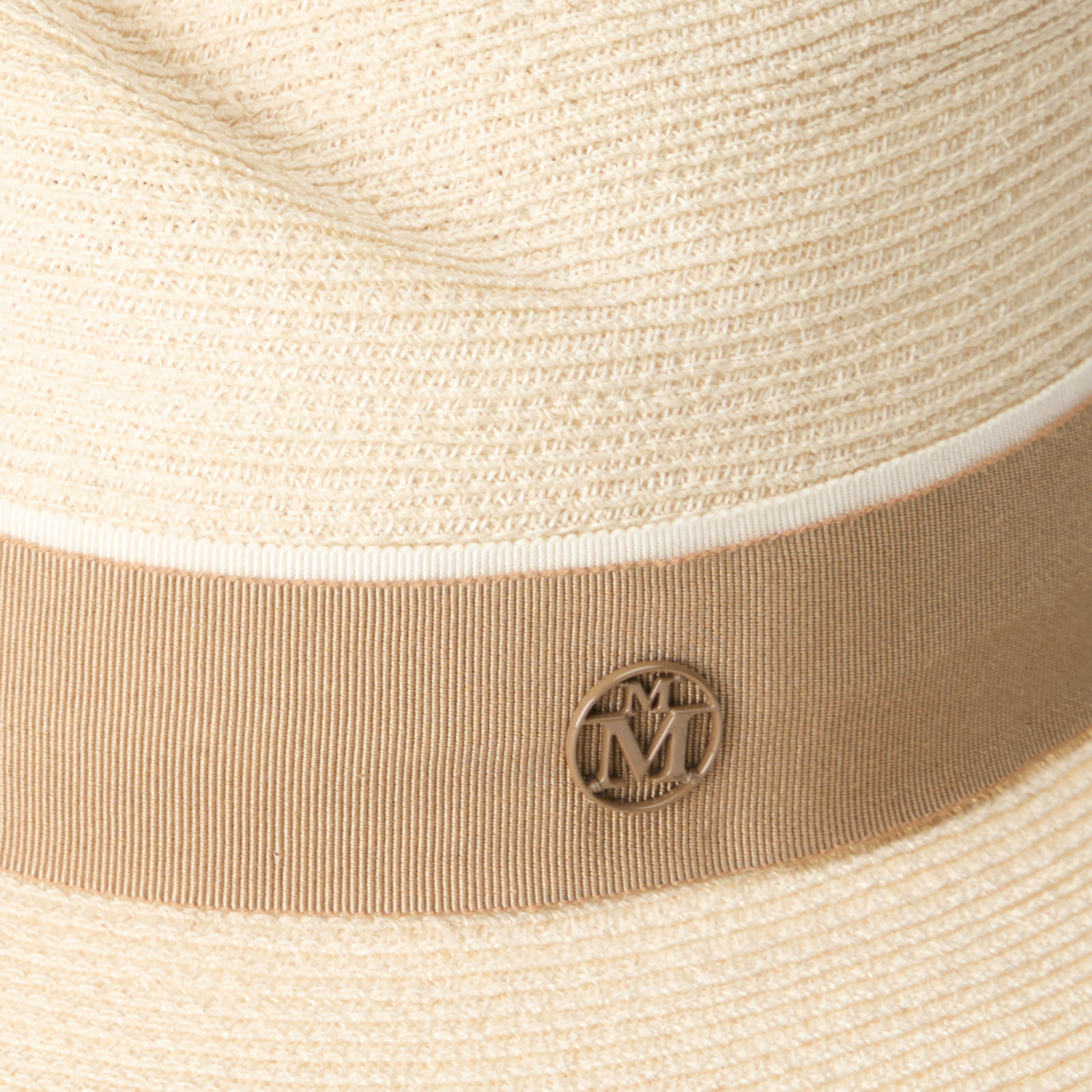 Fedora in natural straw with a beige ribbon