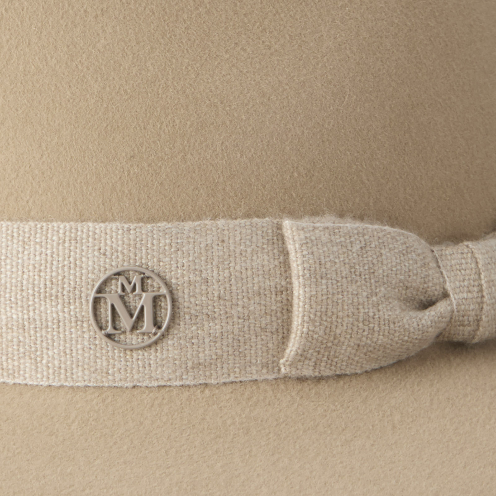 Fedora en feutre onyx beige orné d’un ruban ton sur ton